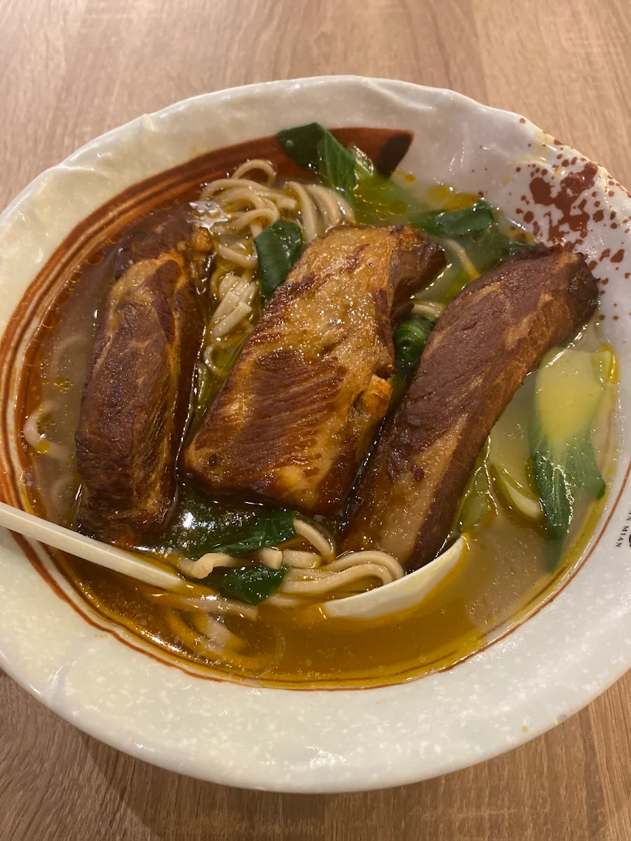 handpulled ramen with braised beef 红烧牛肉拉面